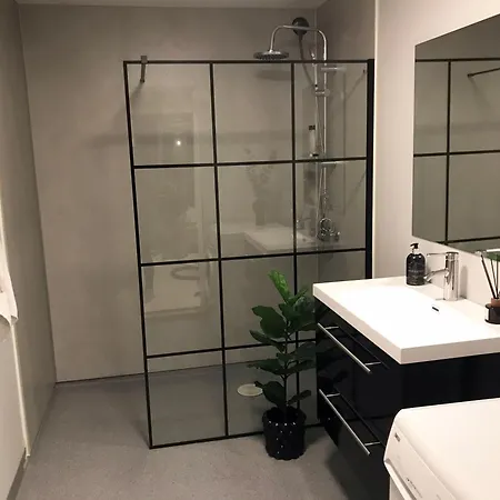Enebolig Sentralt Pa Toppen Av Tromsoya Exterior photo