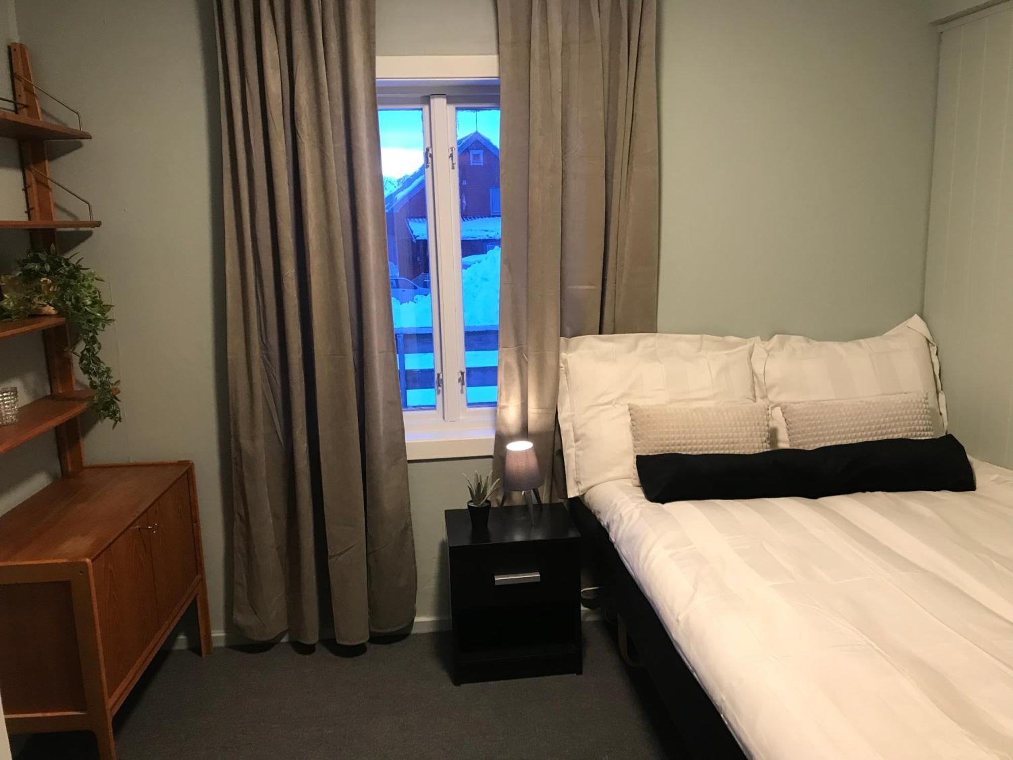 Enebolig Sentralt Pa Toppen Av Tromsoya Feriehus Tromsø